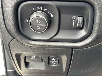 2022 RAM 1500 Big Horn Crew Cab 4x4 5'7" Box