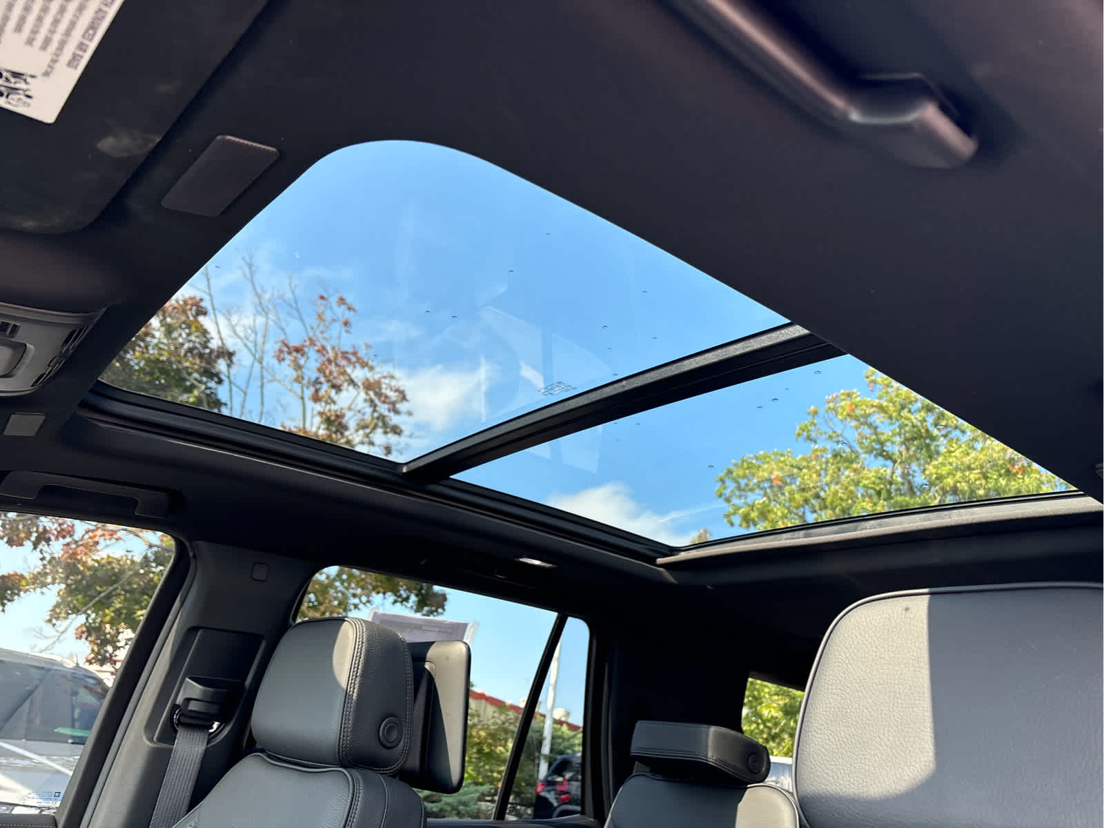 2025 GMC Yukon Denali - Photo 10