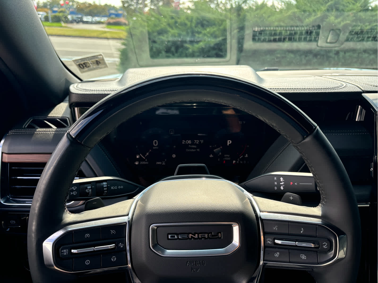2025 GMC Yukon Denali - Photo 12