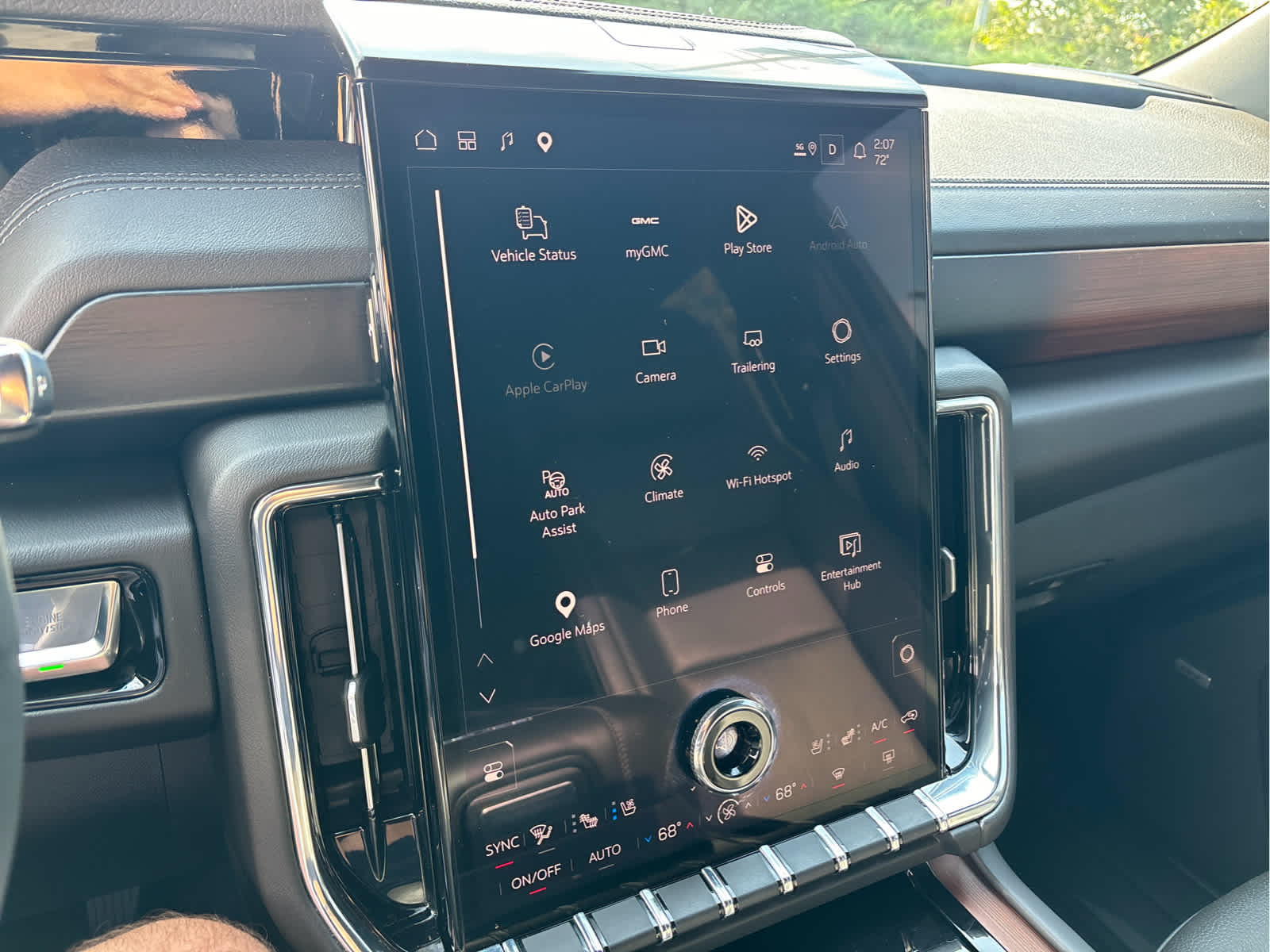 2025 GMC Yukon Denali - Photo 13