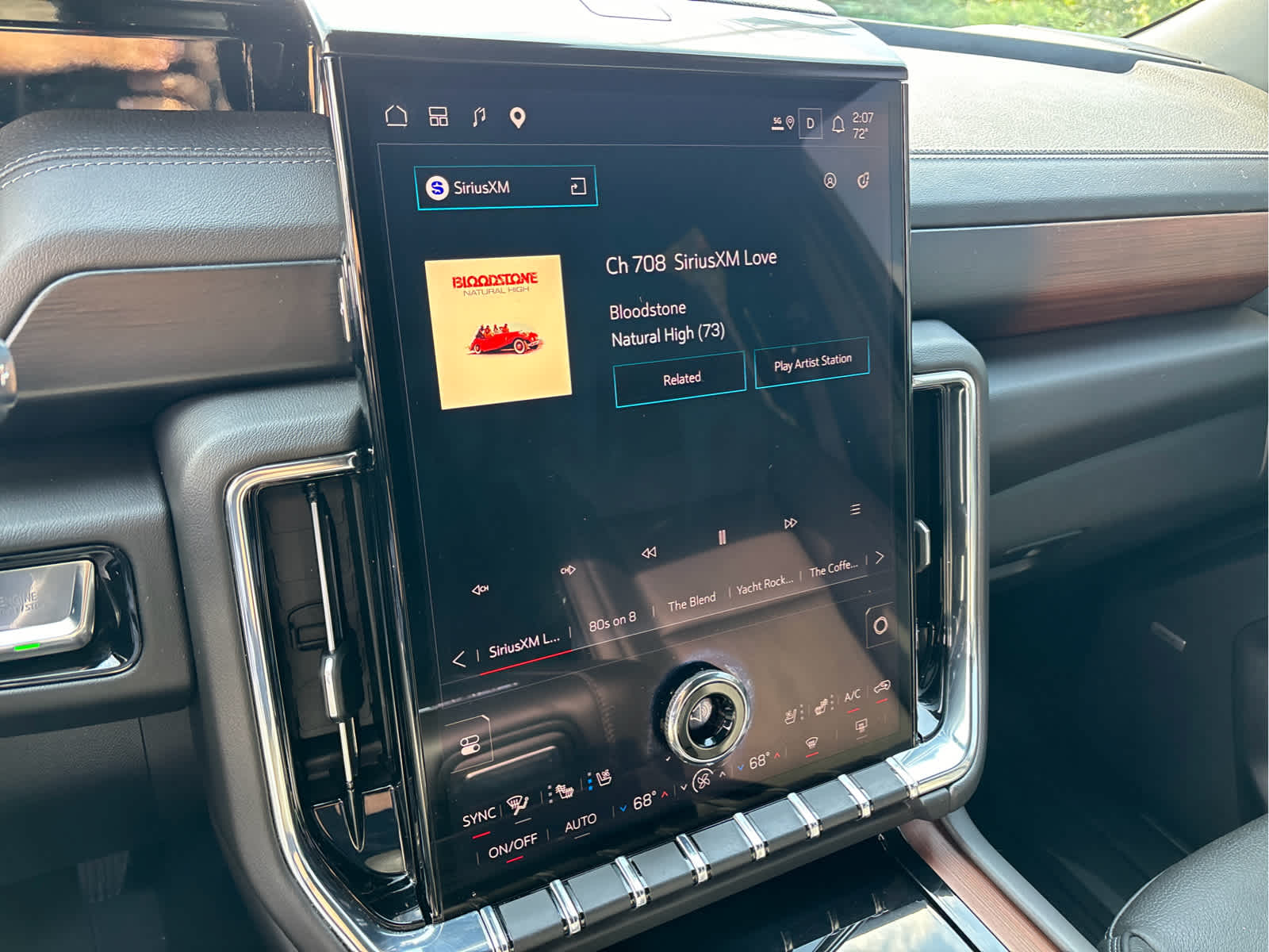 2025 GMC Yukon Denali - Photo 14