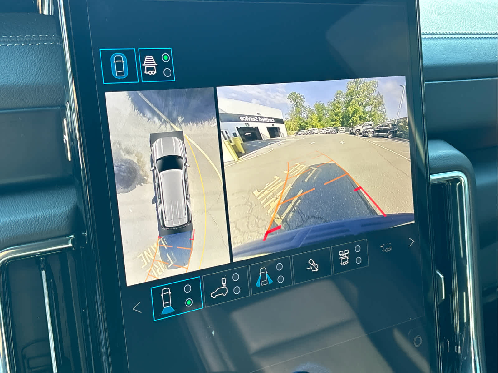 2025 GMC Yukon Denali - Photo 16