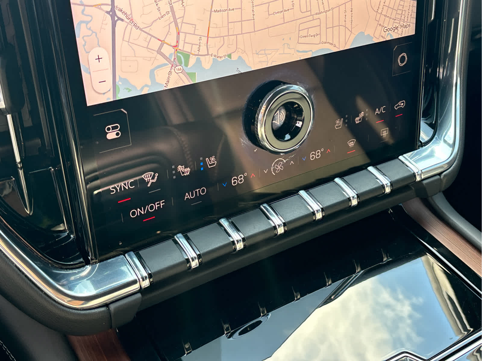 2025 GMC Yukon Denali - Photo 17