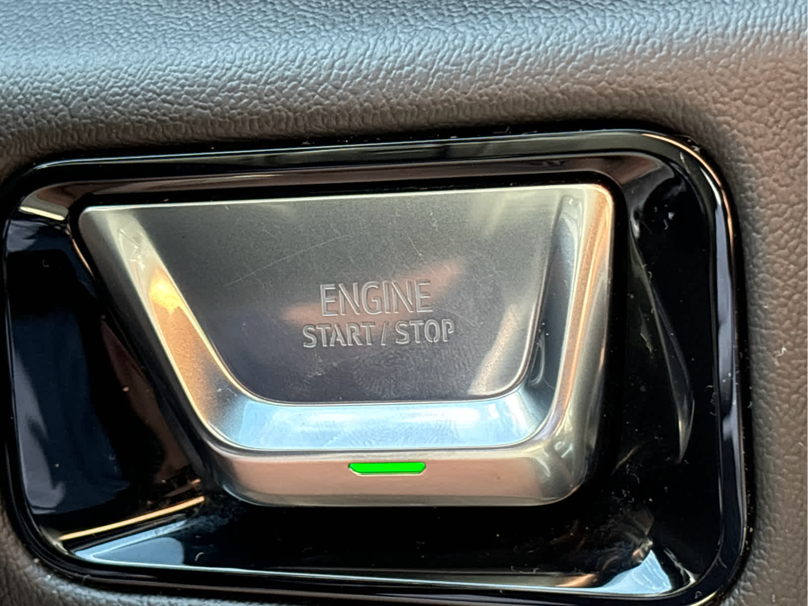 2025 GMC Yukon Denali - Photo 18