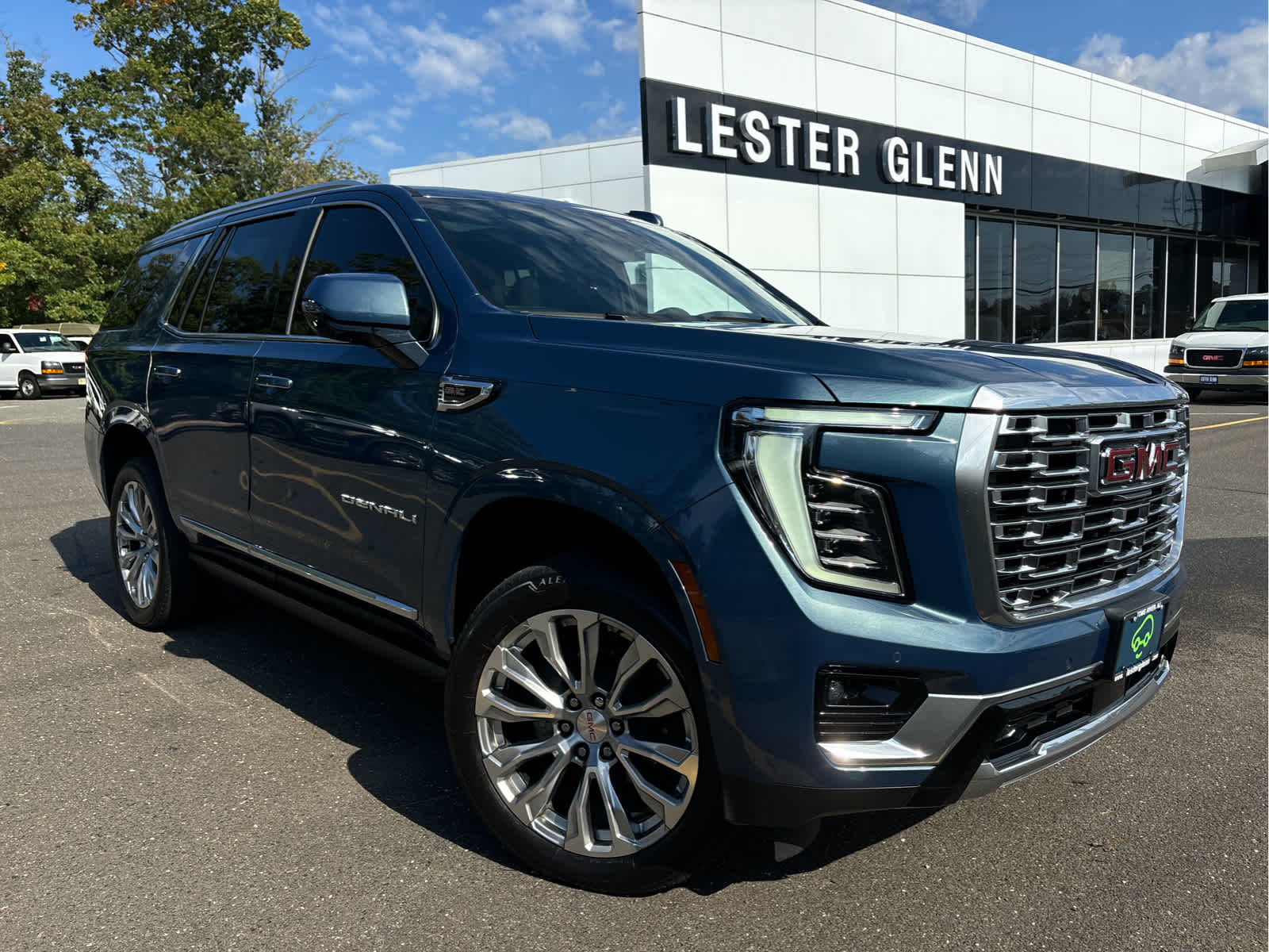 2025 GMC Yukon Denali - Photo 2