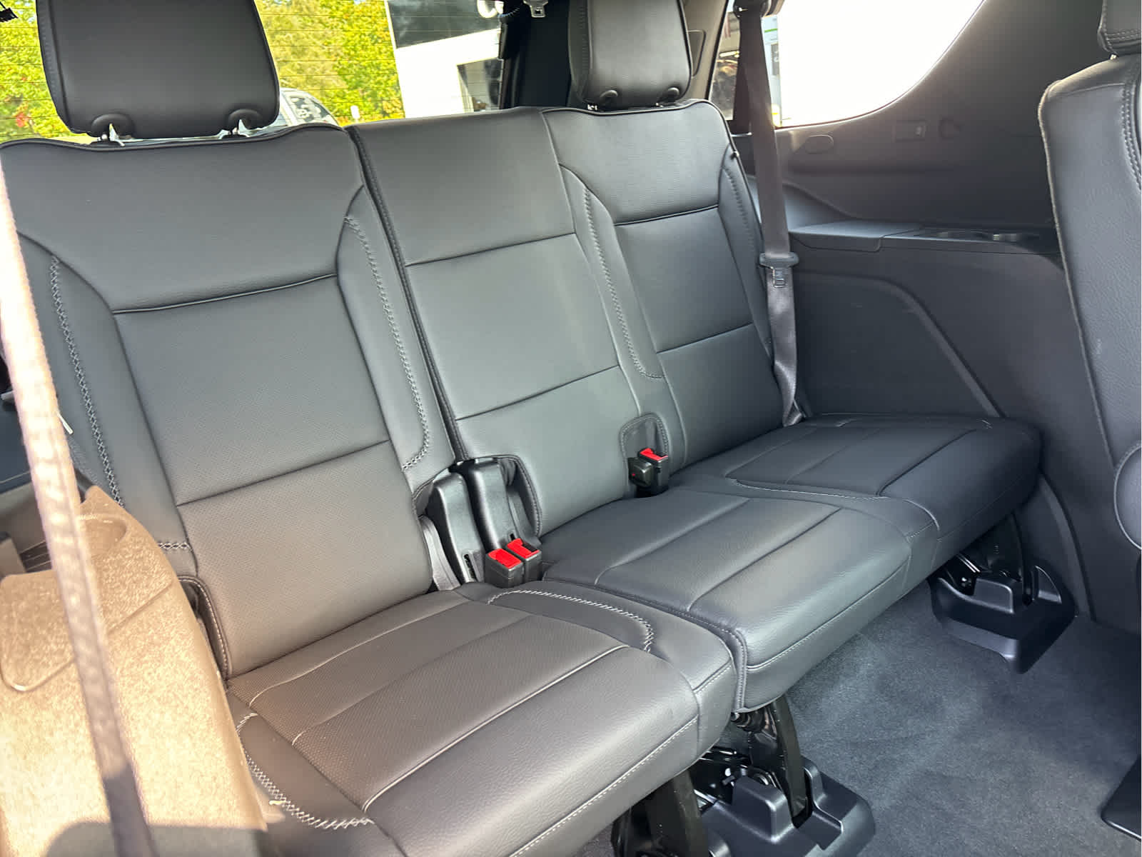 2025 GMC Yukon Denali - Photo 30