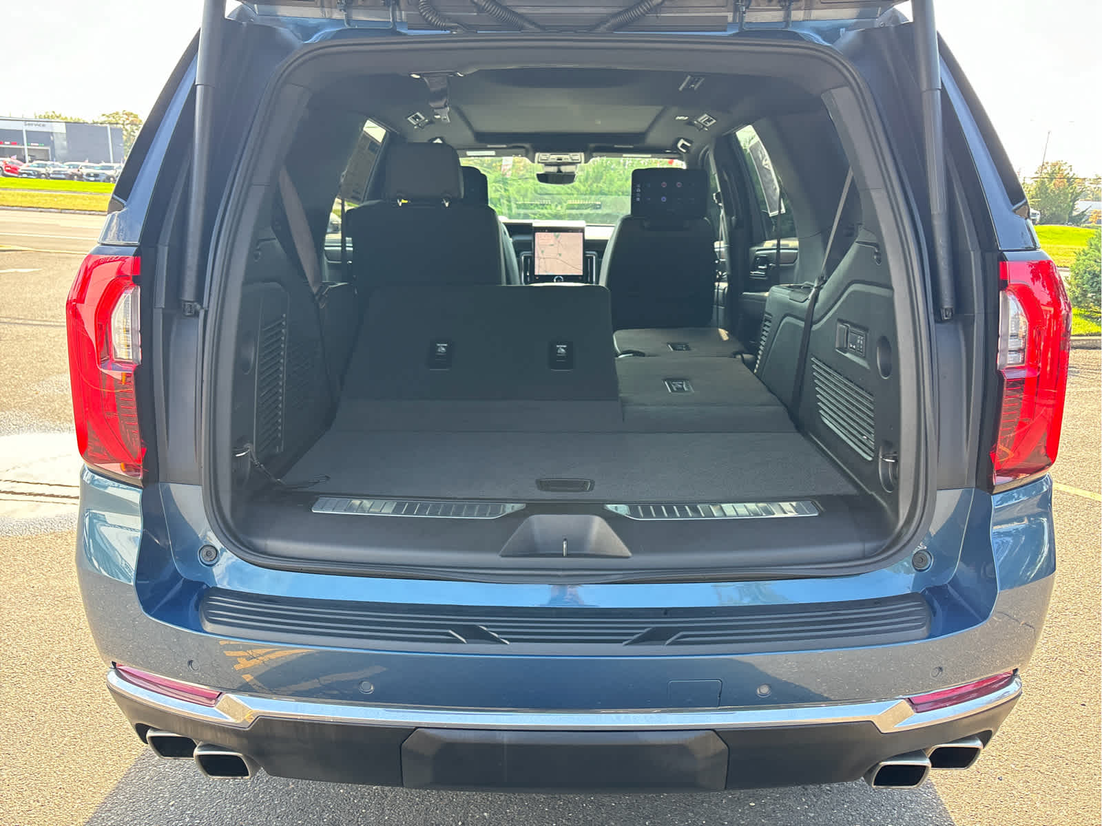 2025 GMC Yukon Denali - Photo 33