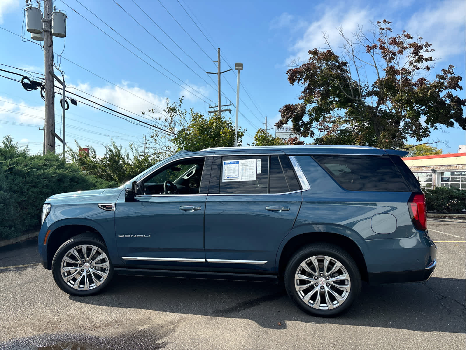 2025 GMC Yukon Denali - Photo 6