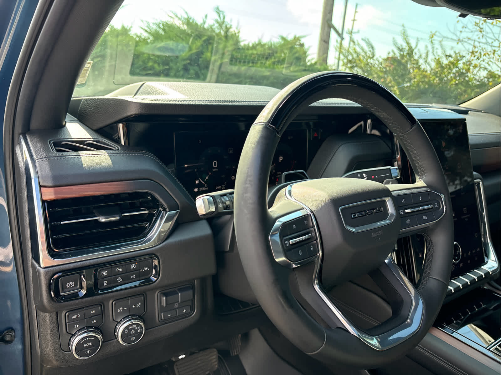 2025 GMC Yukon Denali - Photo 9