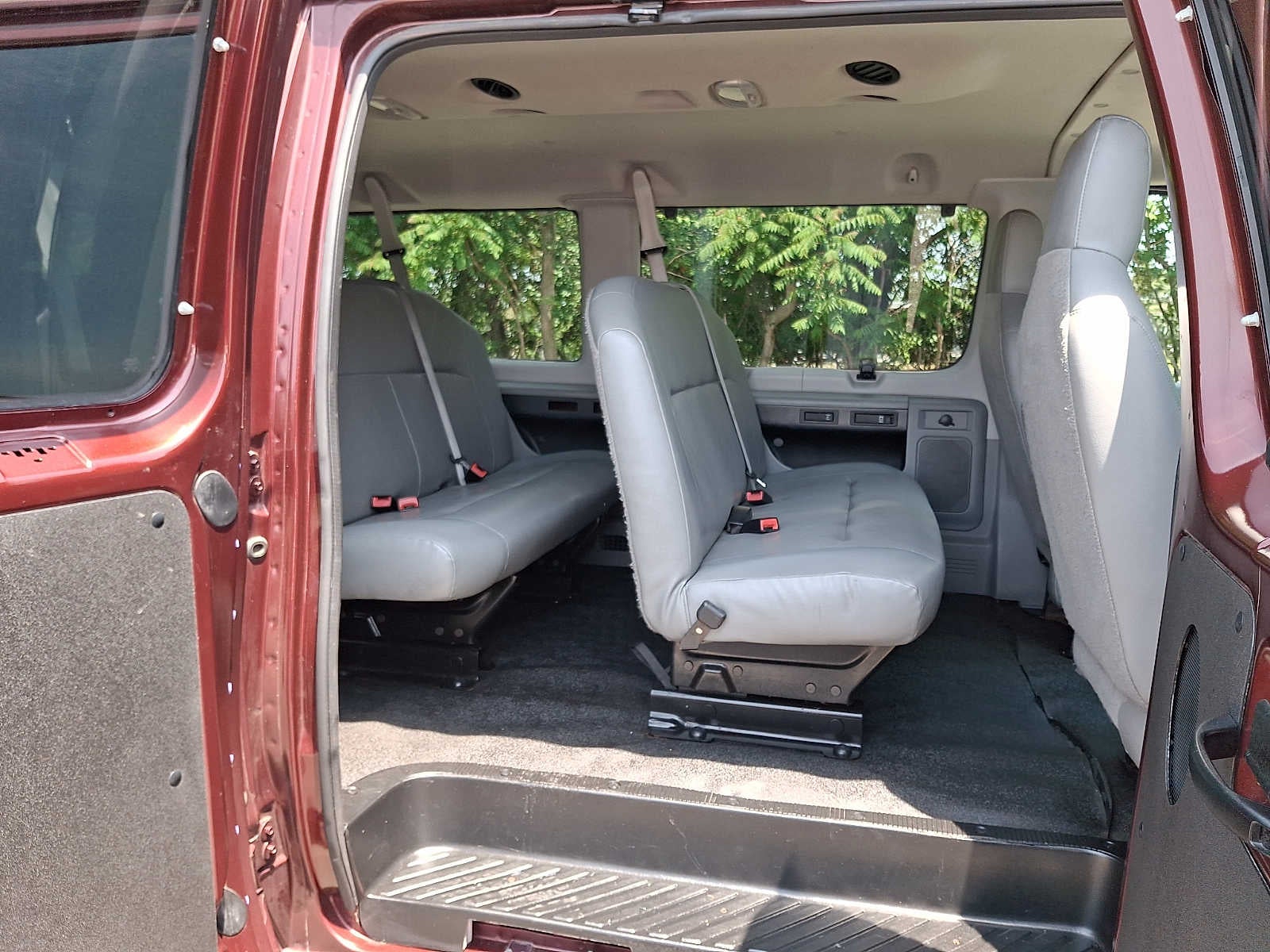 2010 Ford Econoline Wagon XL