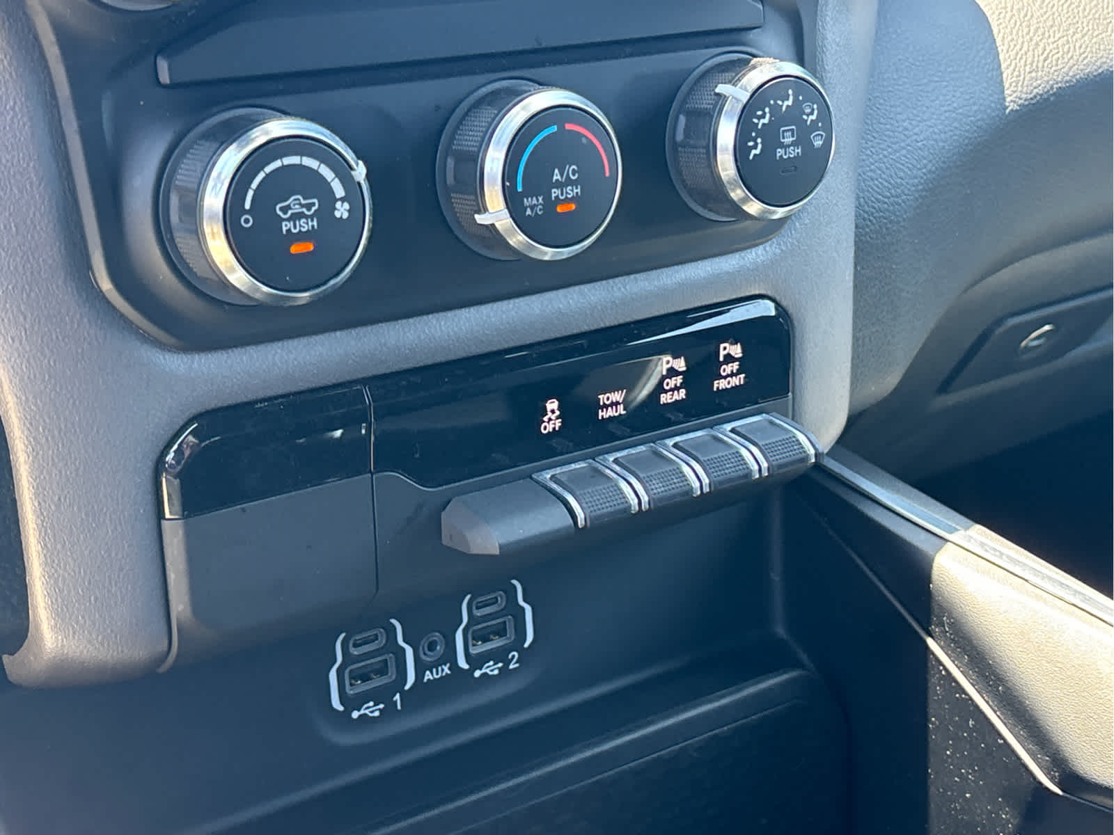 2022 RAM 1500 Big Horn Quad Cab 4x4 6'4" Box