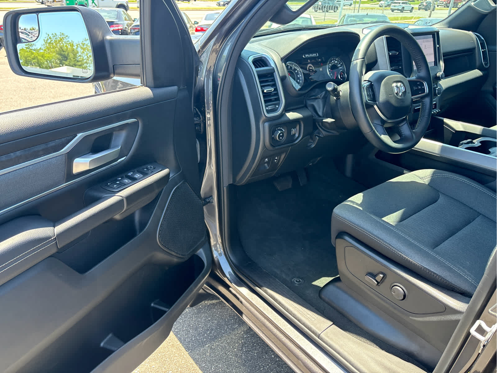 2022 RAM 1500 Big Horn Quad Cab 4x4 6'4" Box