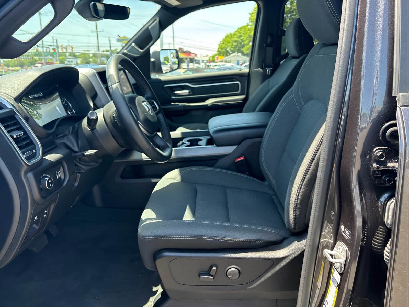 2022 RAM 1500 Big Horn Quad Cab 4x4 6'4" Box