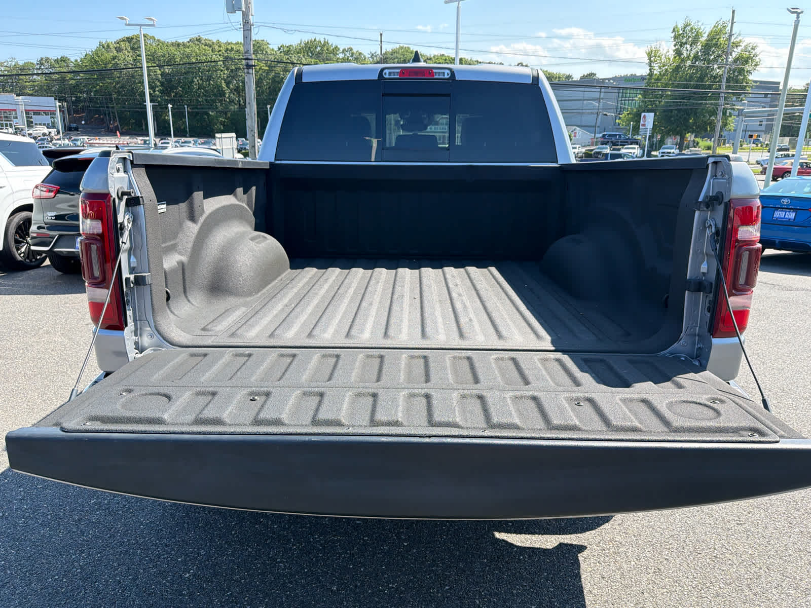 2023 RAM 1500 Laramie Crew Cab 4x4 5'7" Box