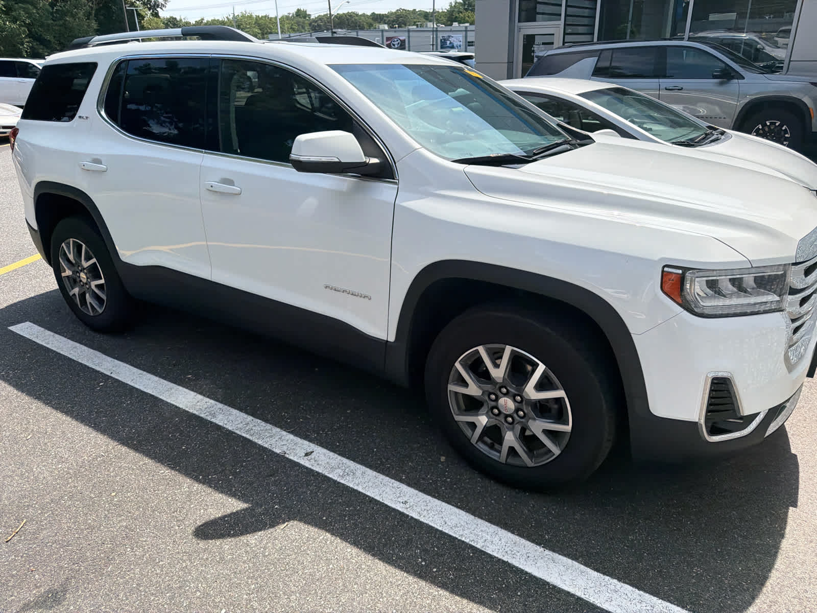 2023 GMC Acadia SLT