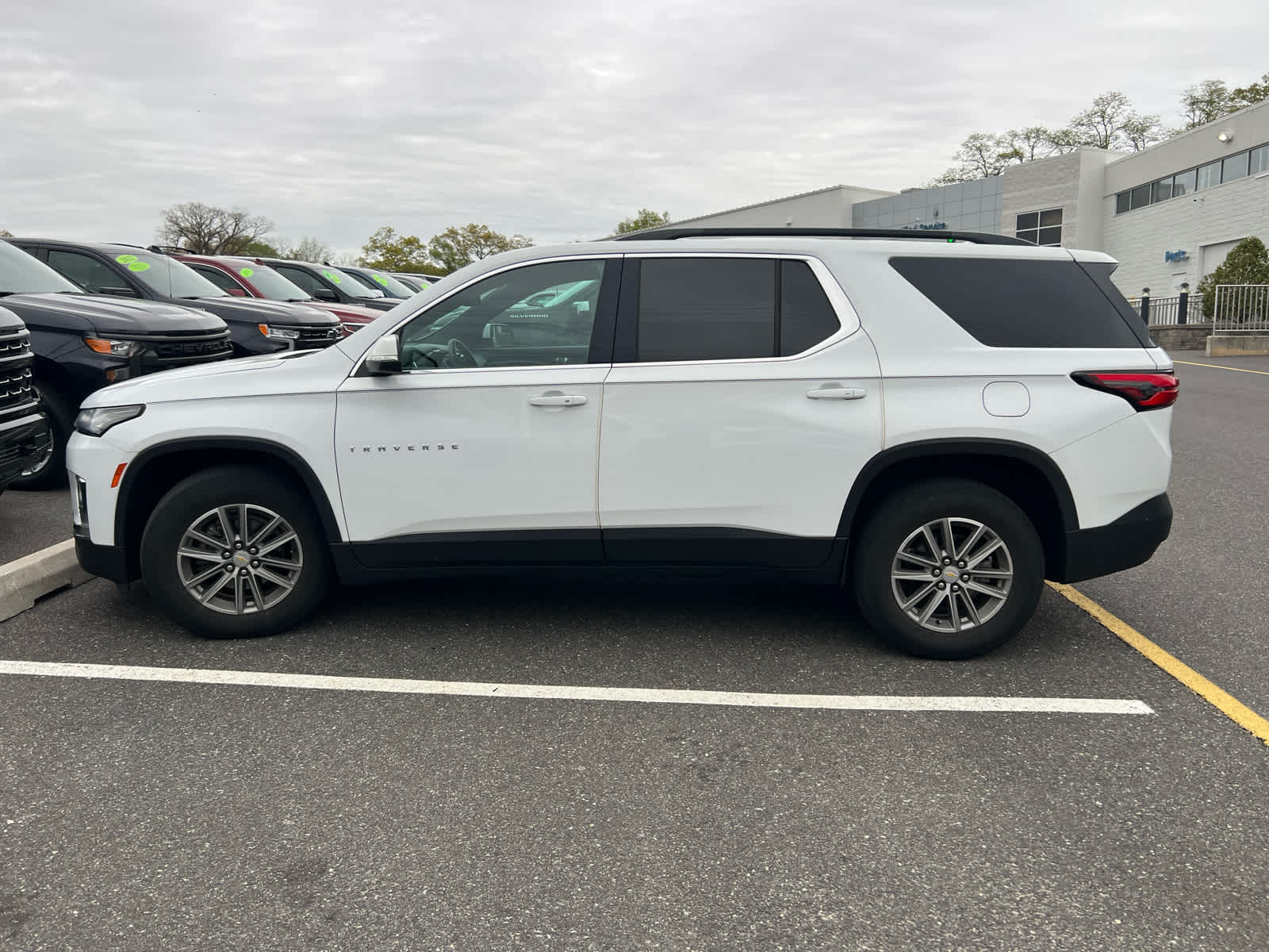 2023 Chevrolet Traverse LT Cloth