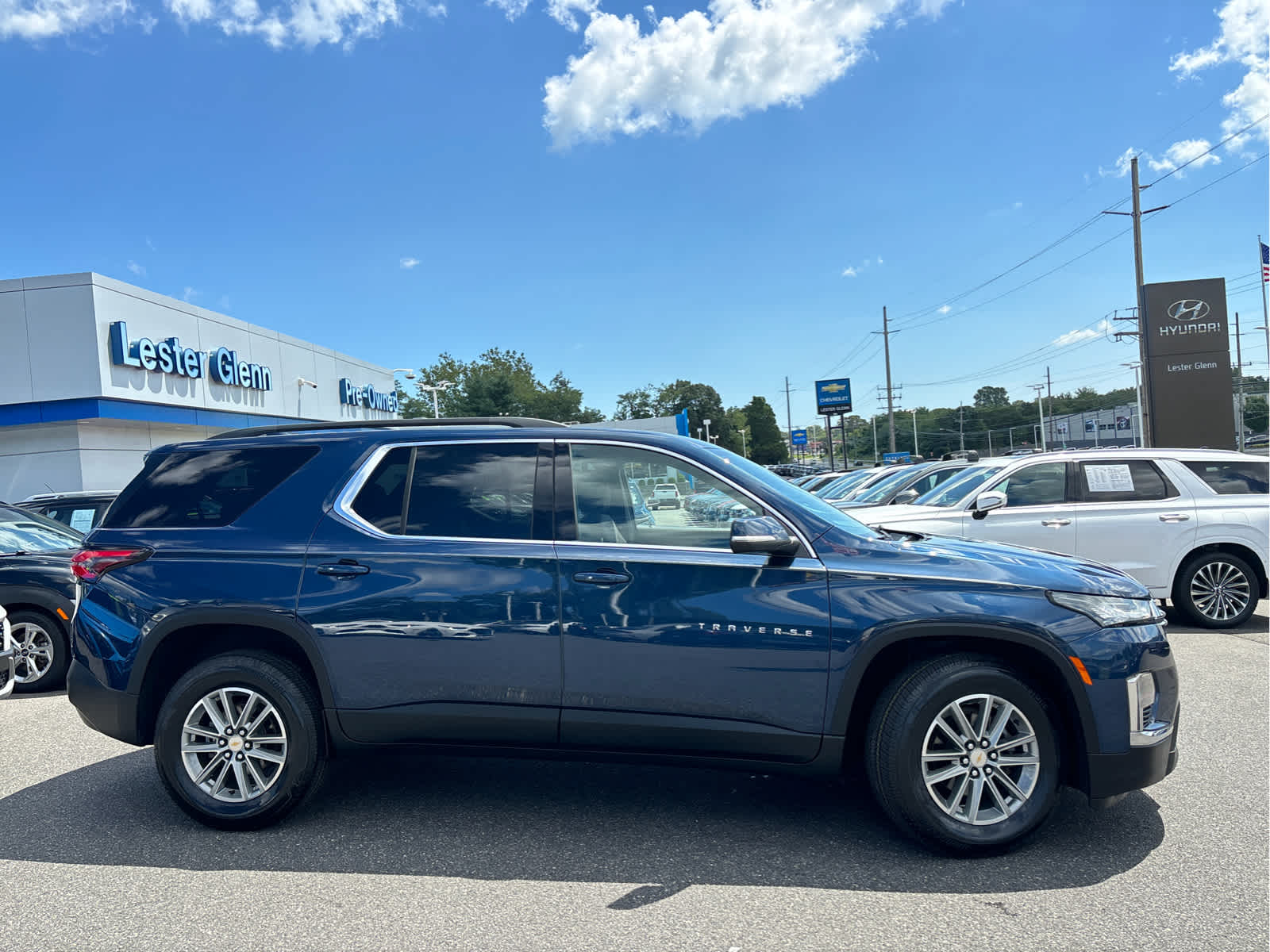 2023 Chevrolet Traverse LT Cloth