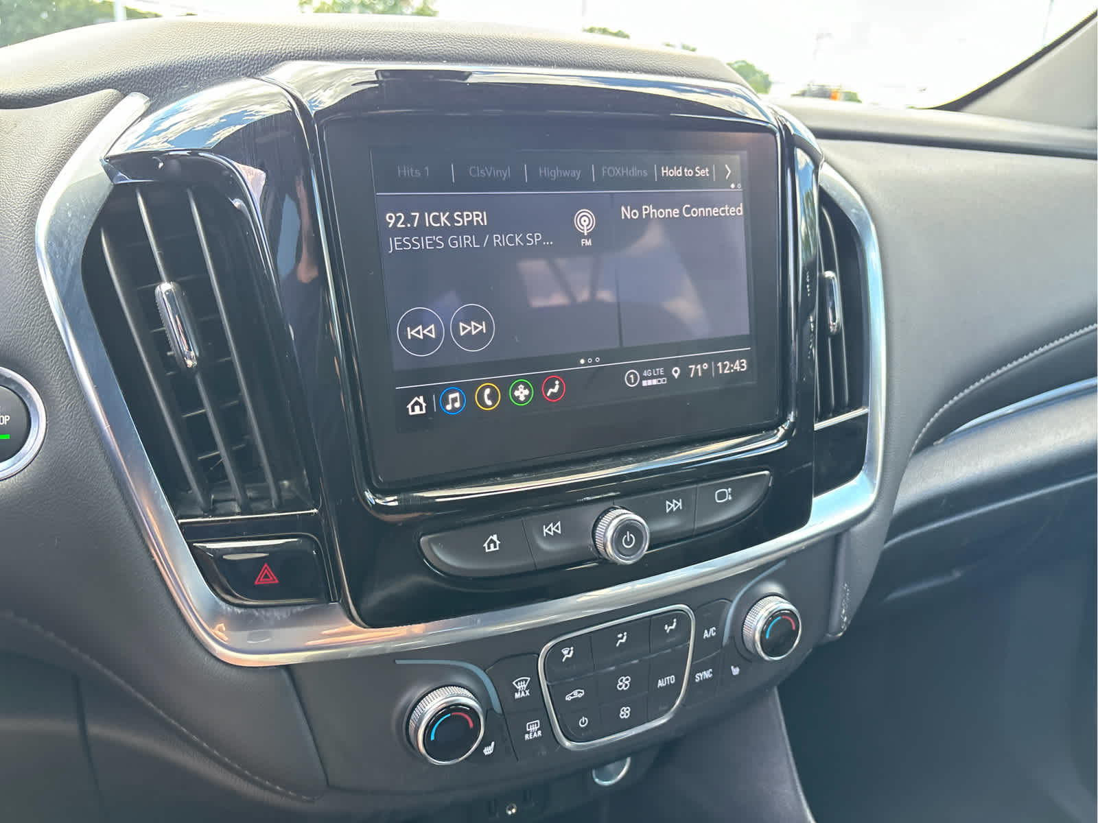 2023 Chevrolet Traverse LT Cloth