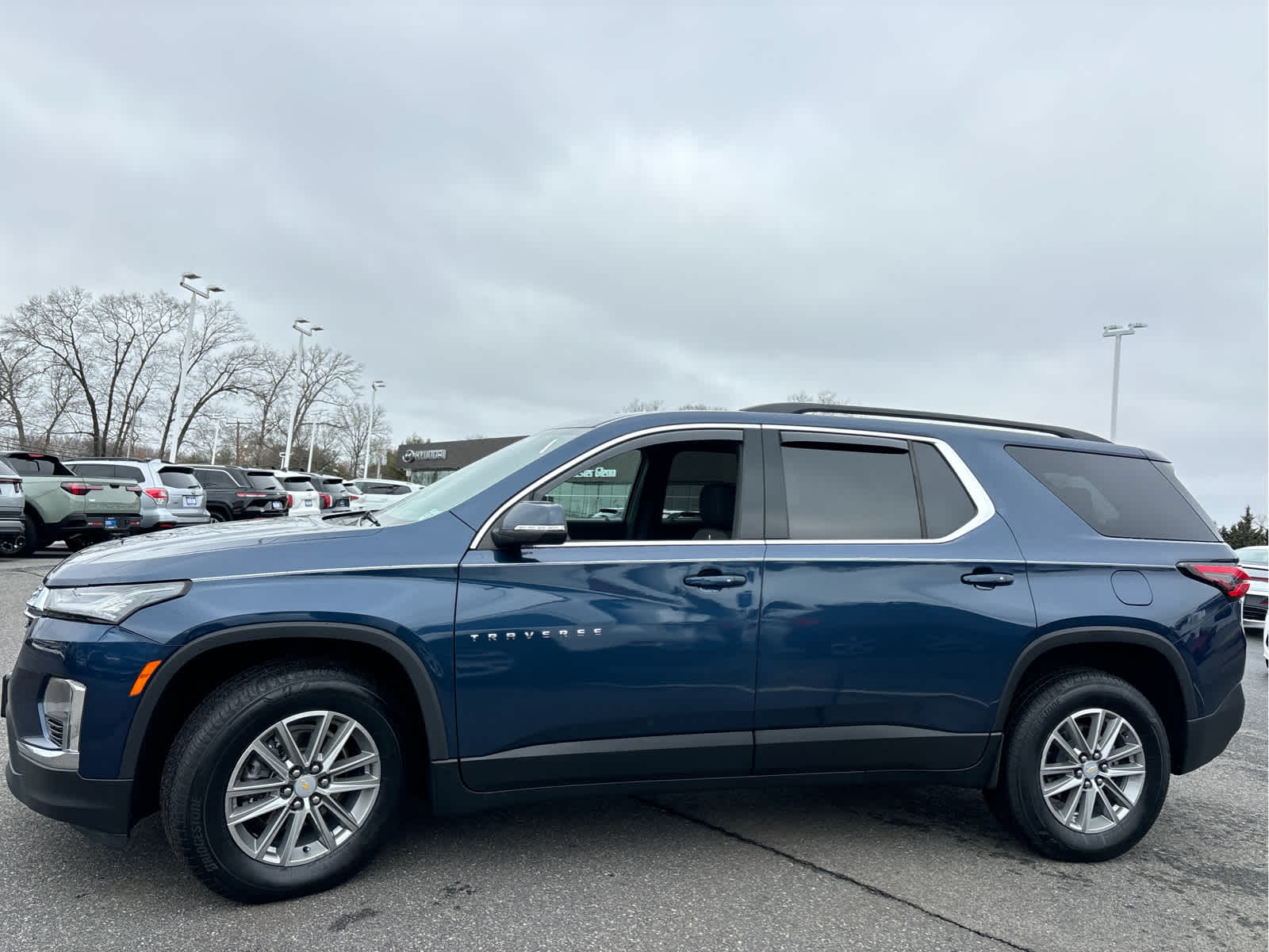 2022 Chevrolet Traverse LT Cloth