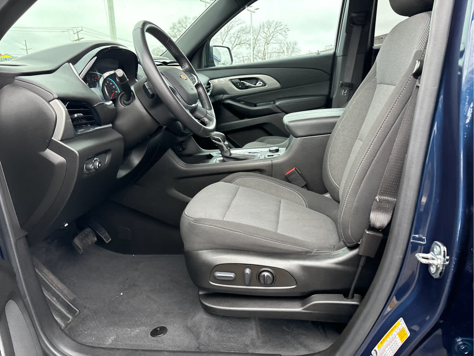 2022 Chevrolet Traverse LT Cloth