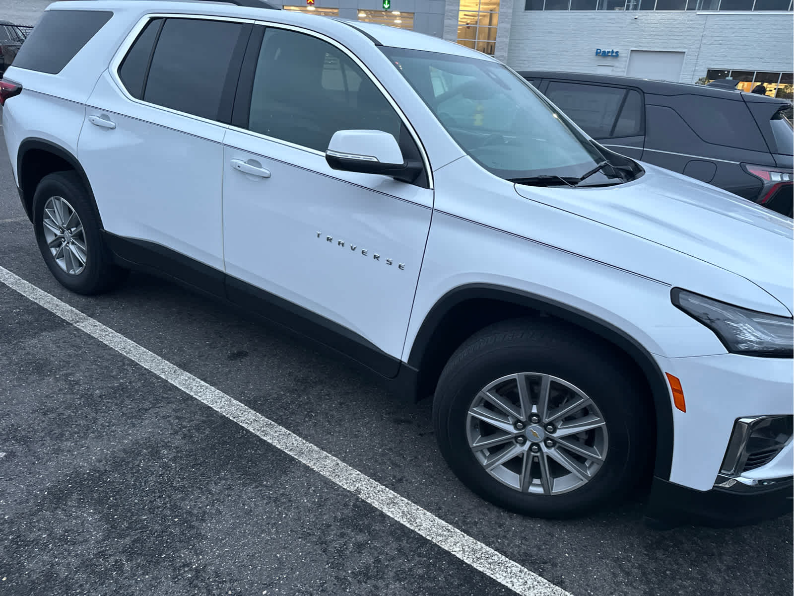 2023 Chevrolet Traverse LT Cloth