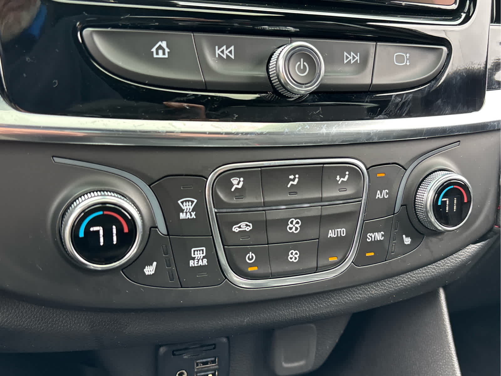 2023 Chevrolet Traverse RS