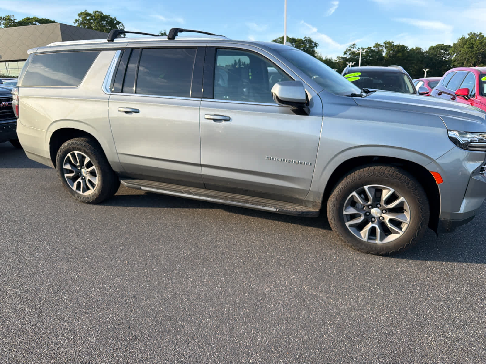 2023 Chevrolet Suburban LT