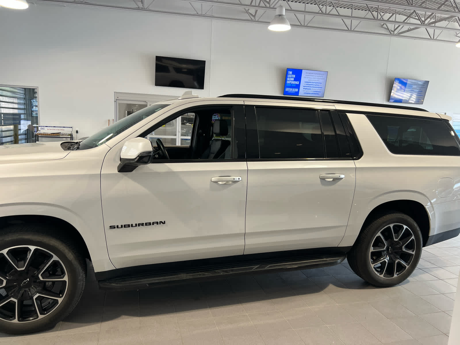 2023 Chevrolet Suburban RST