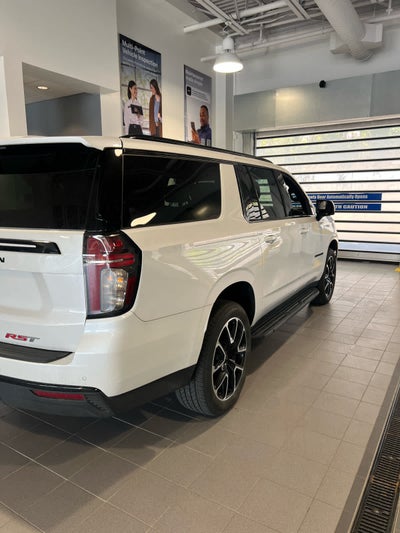 2023 Chevrolet Suburban RST