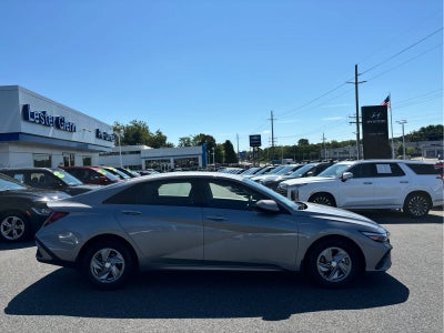 2025 Hyundai Elantra SE