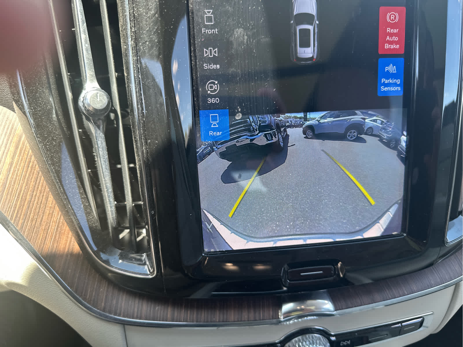 2022 Volvo XC60 Momentum