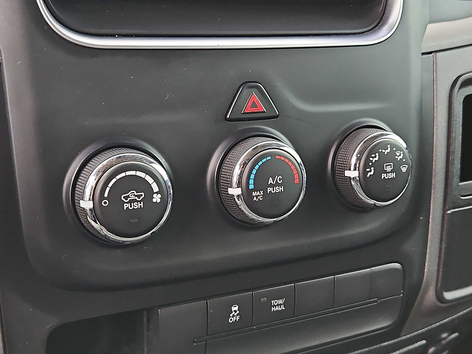 2018 RAM 1500 Express Crew Cab 4x4 5'7" Box