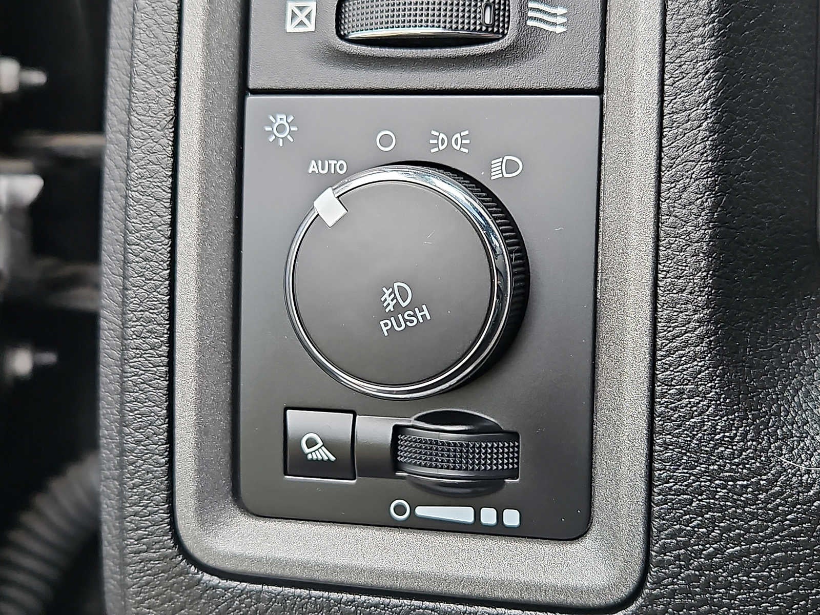 2018 RAM 1500 Express Crew Cab 4x4 5'7" Box