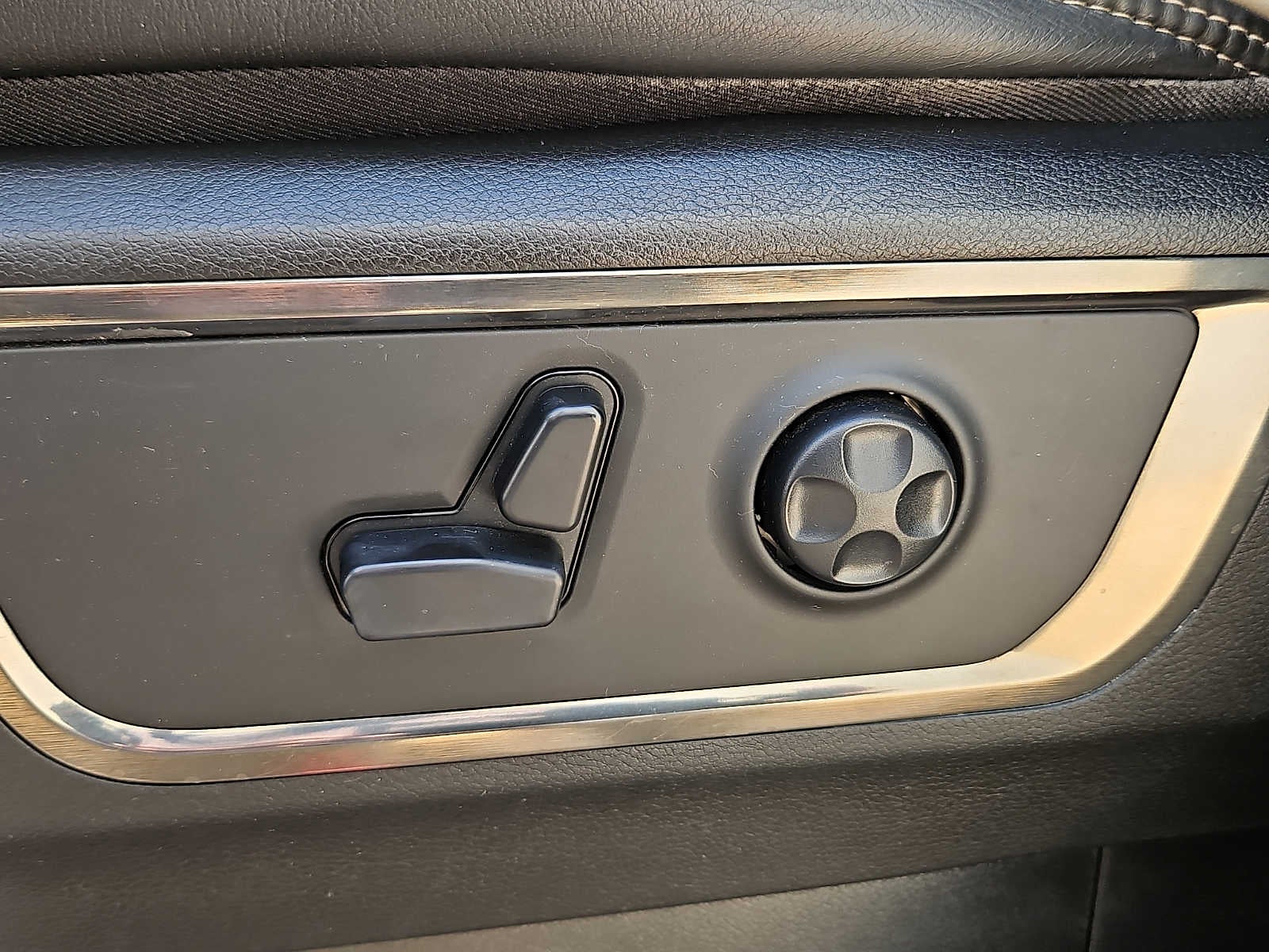 2020 RAM 1500 Limited Crew Cab 4x4 5'7" Box