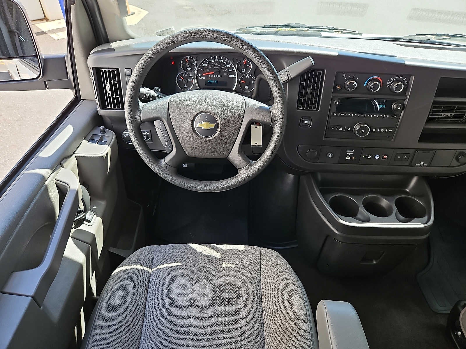 2025 Chevrolet Express Passenger 1LT