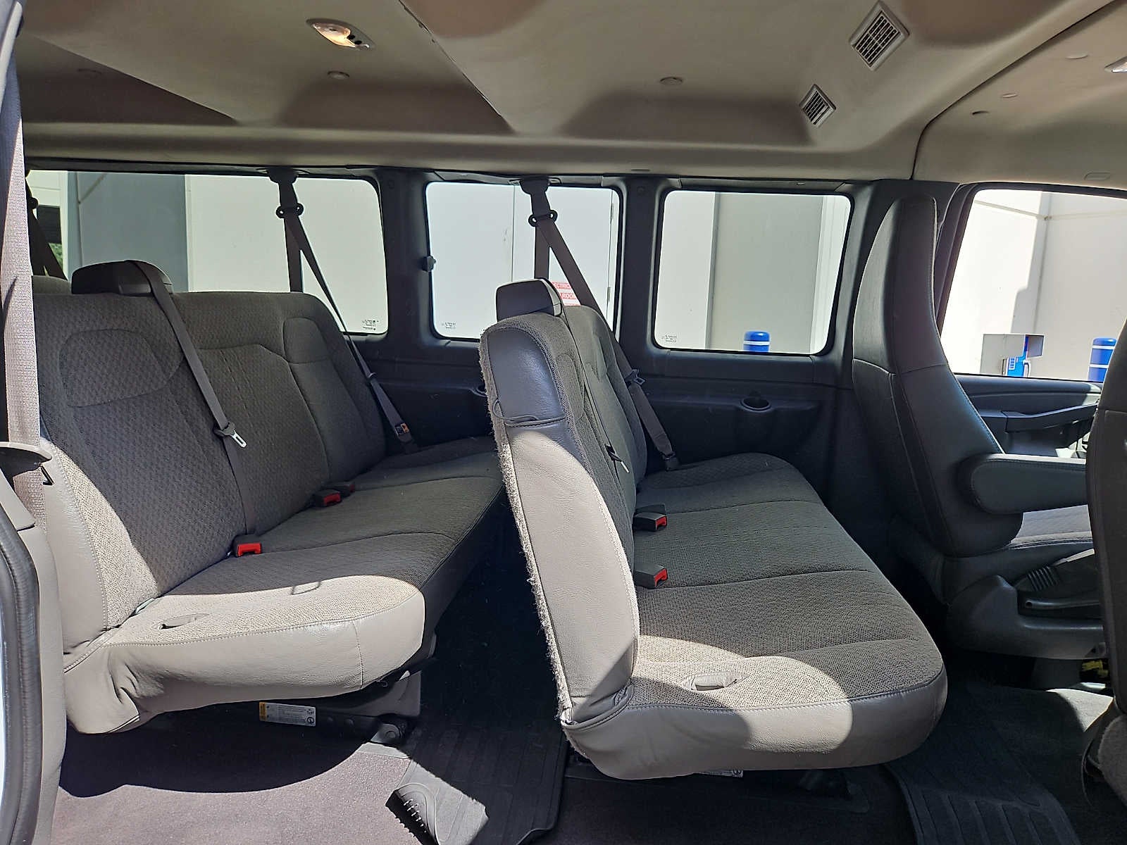 2025 Chevrolet Express Passenger 1LT