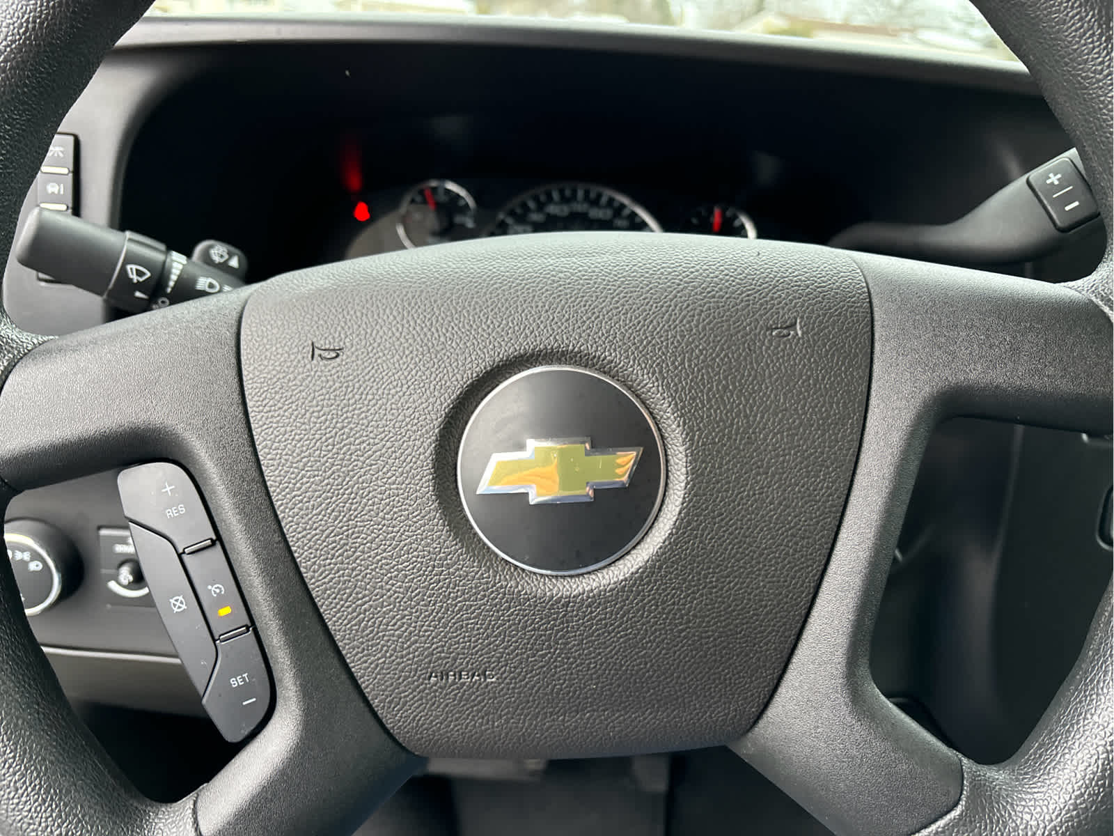 2025 Chevrolet Express Passenger 1LT