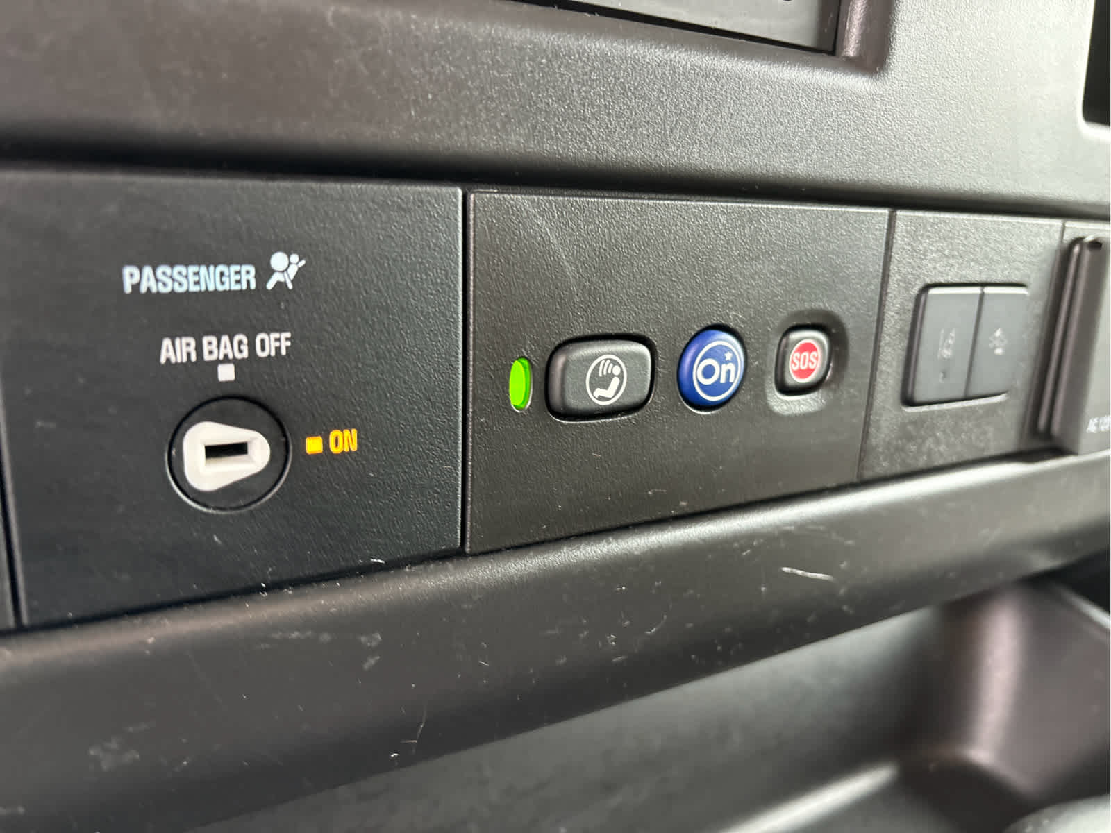 2025 Chevrolet Express Passenger 1LT