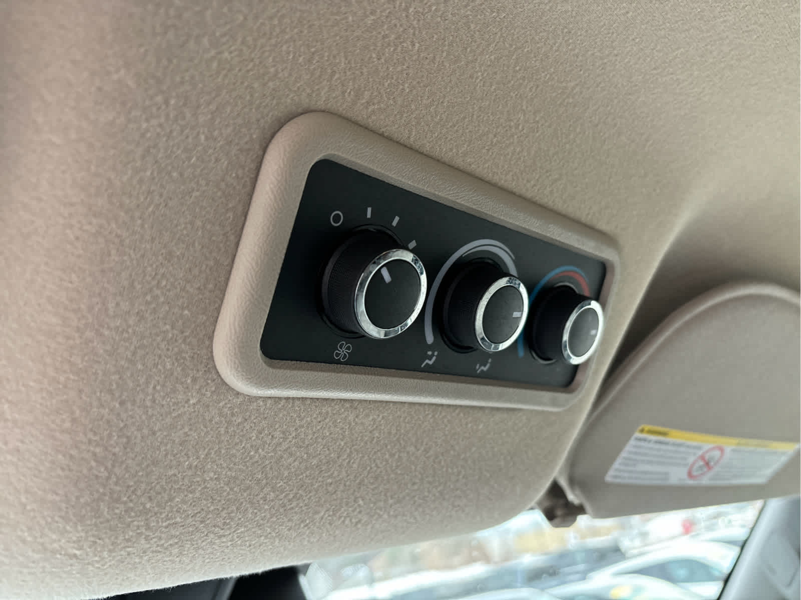 2025 Chevrolet Express Passenger 1LT