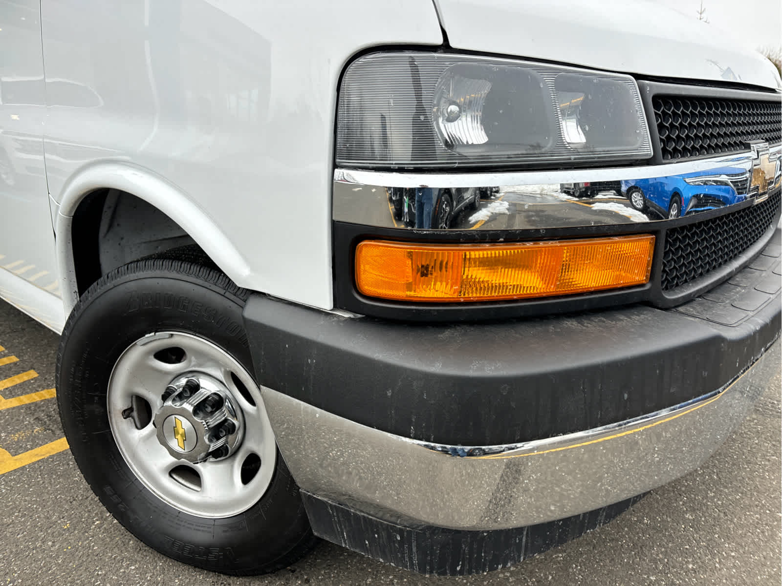 2025 Chevrolet Express Passenger 1LT