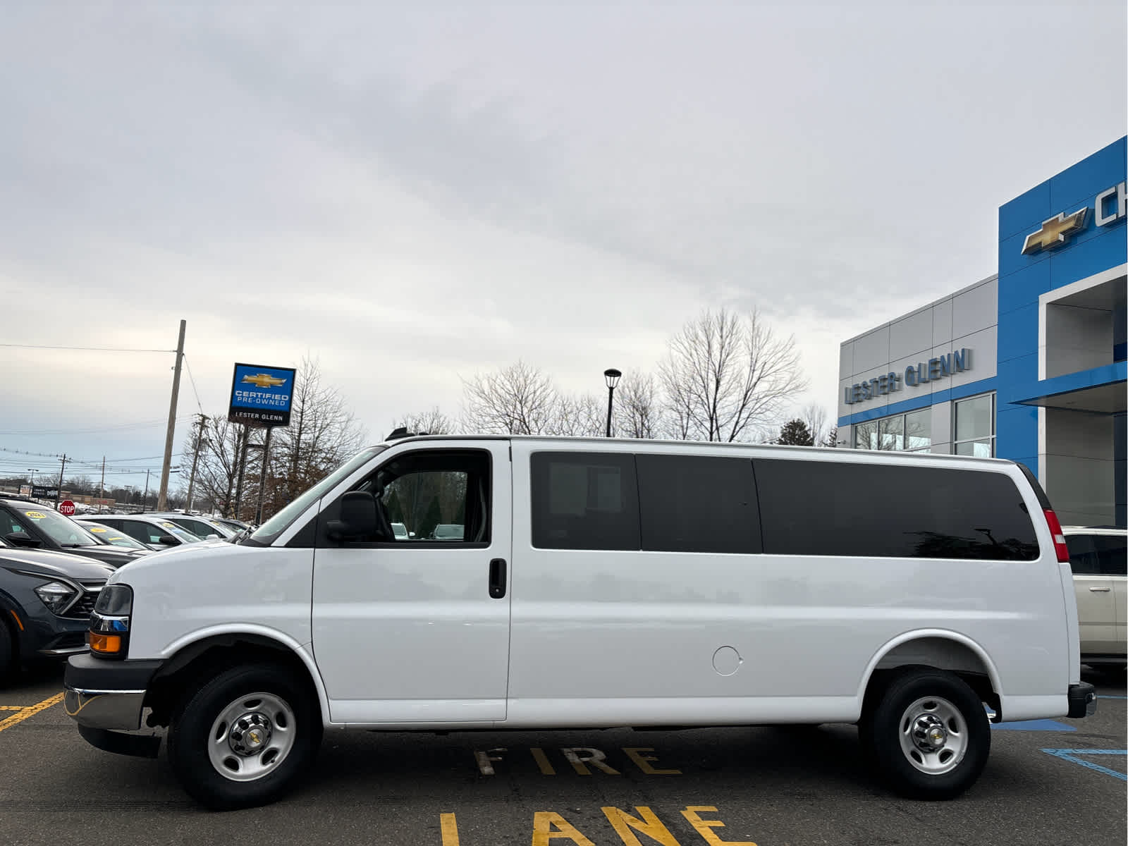 2025 Chevrolet Express Passenger 1LT