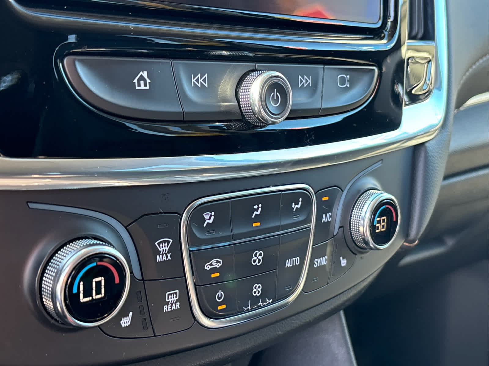 2020 Chevrolet Traverse LT Leather