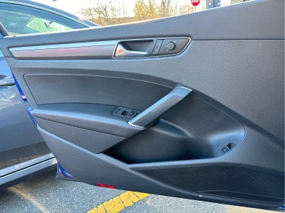 2017 Volkswagen Passat R-Line w/Comfort Pkg