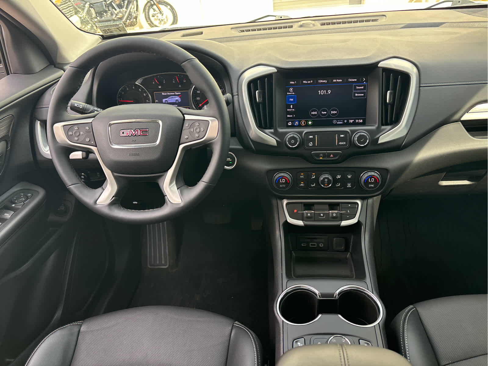 2023 GMC Terrain SLT