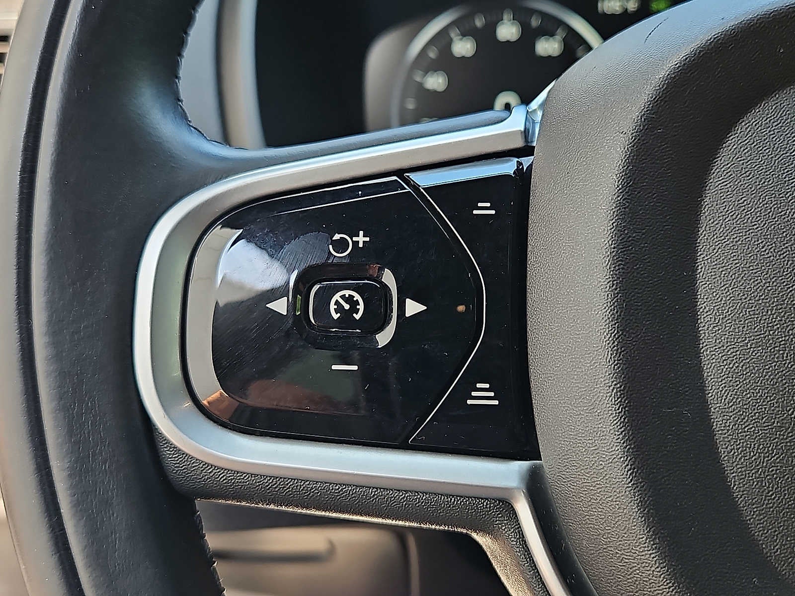 2019 Volvo XC90 T6 Momentum