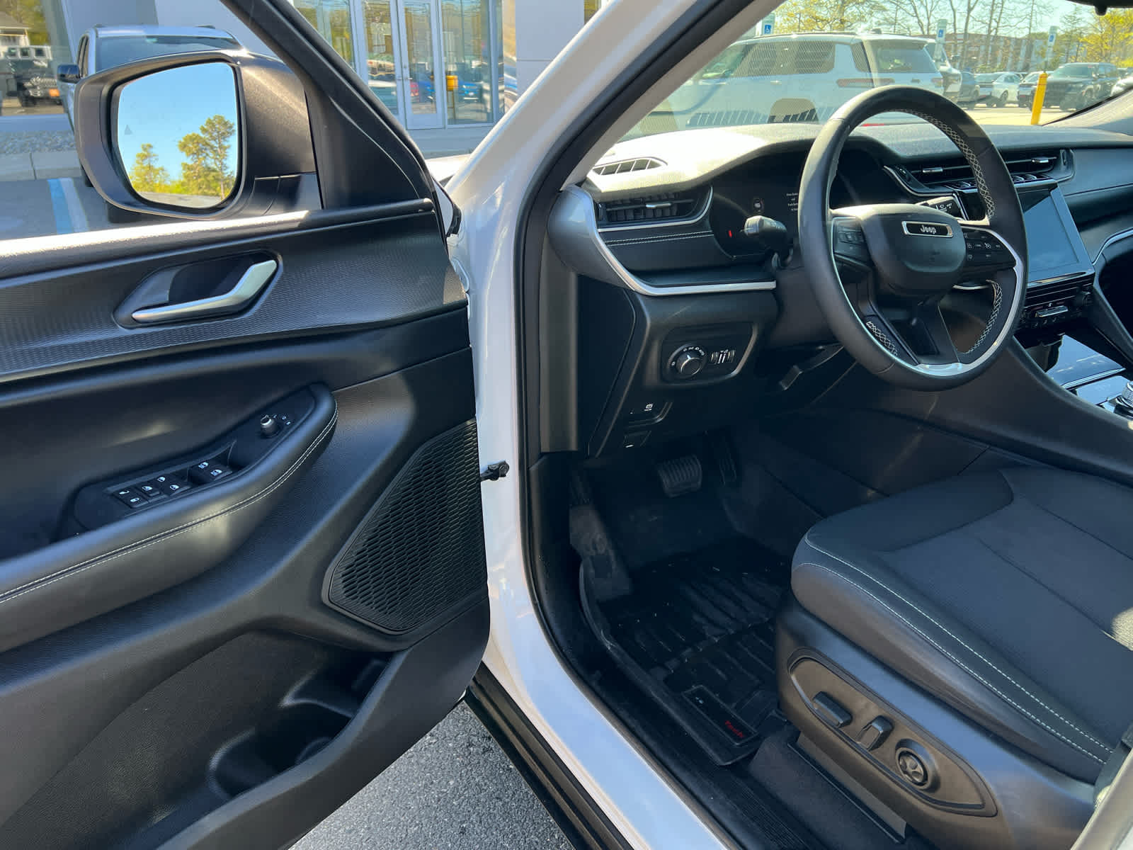 2023 Jeep Grand Cherokee Laredo