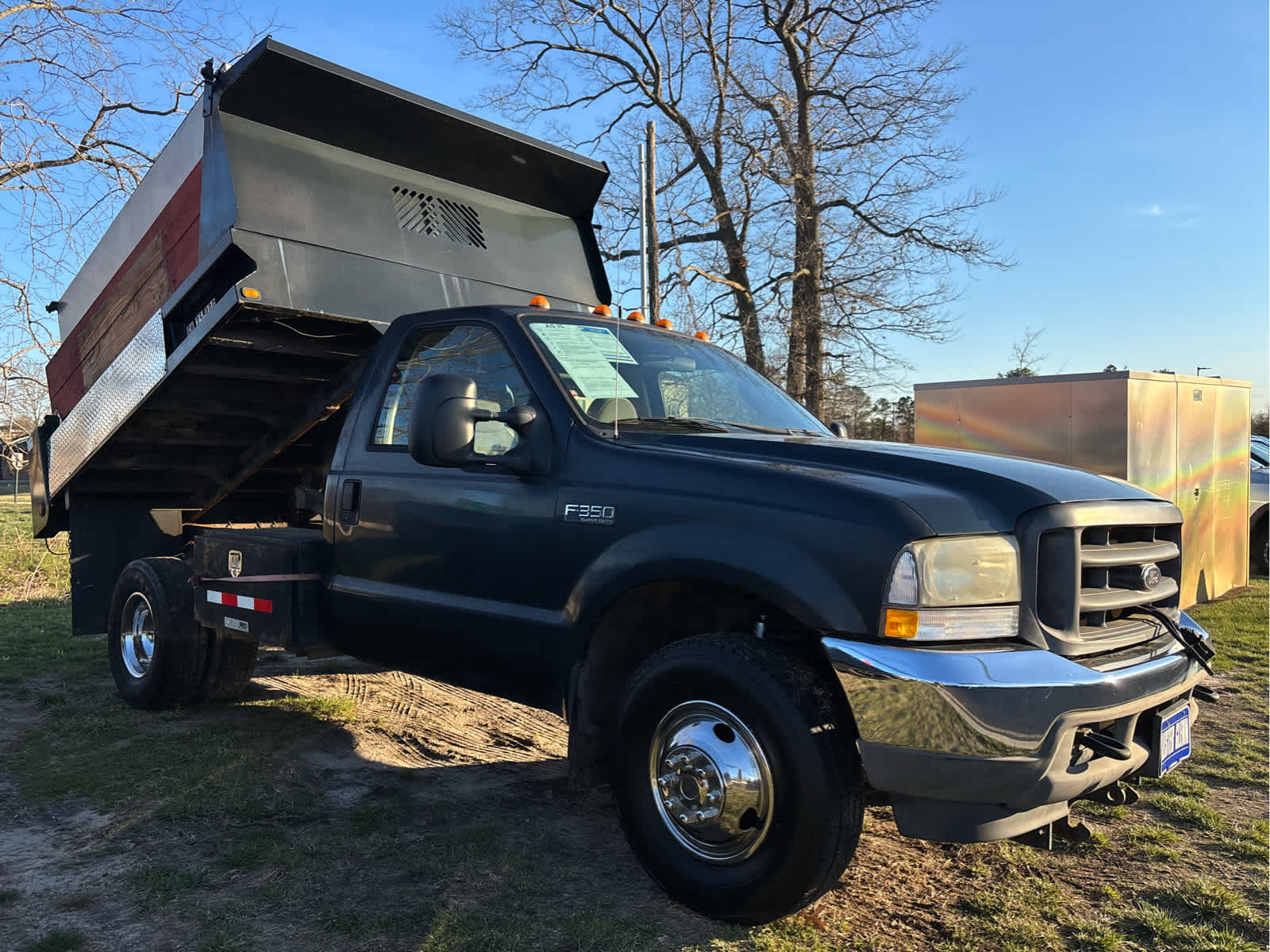 2004 Ford Super Duty F-350 DRW XL