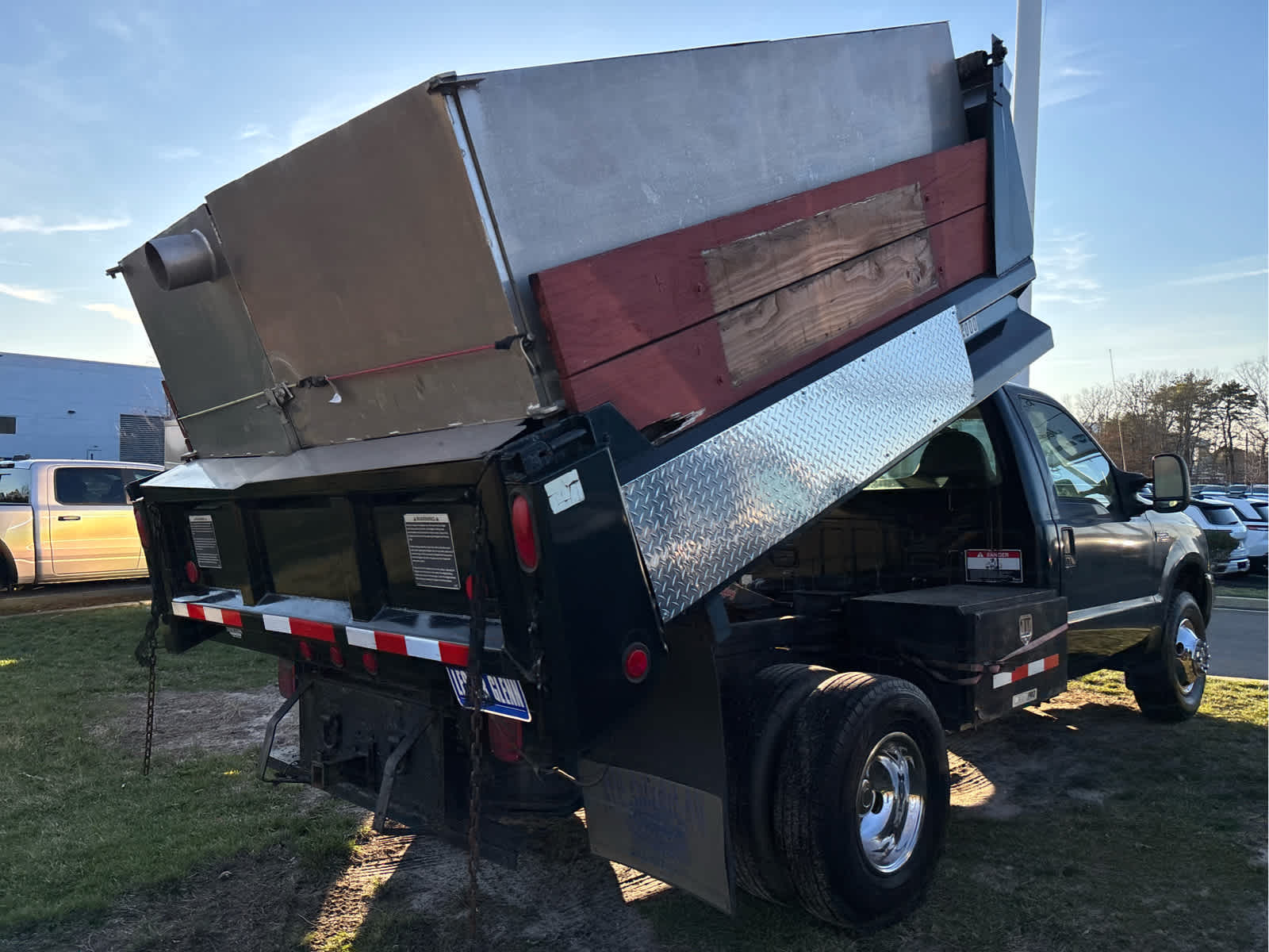 2004 Ford Super Duty F-350 DRW XL