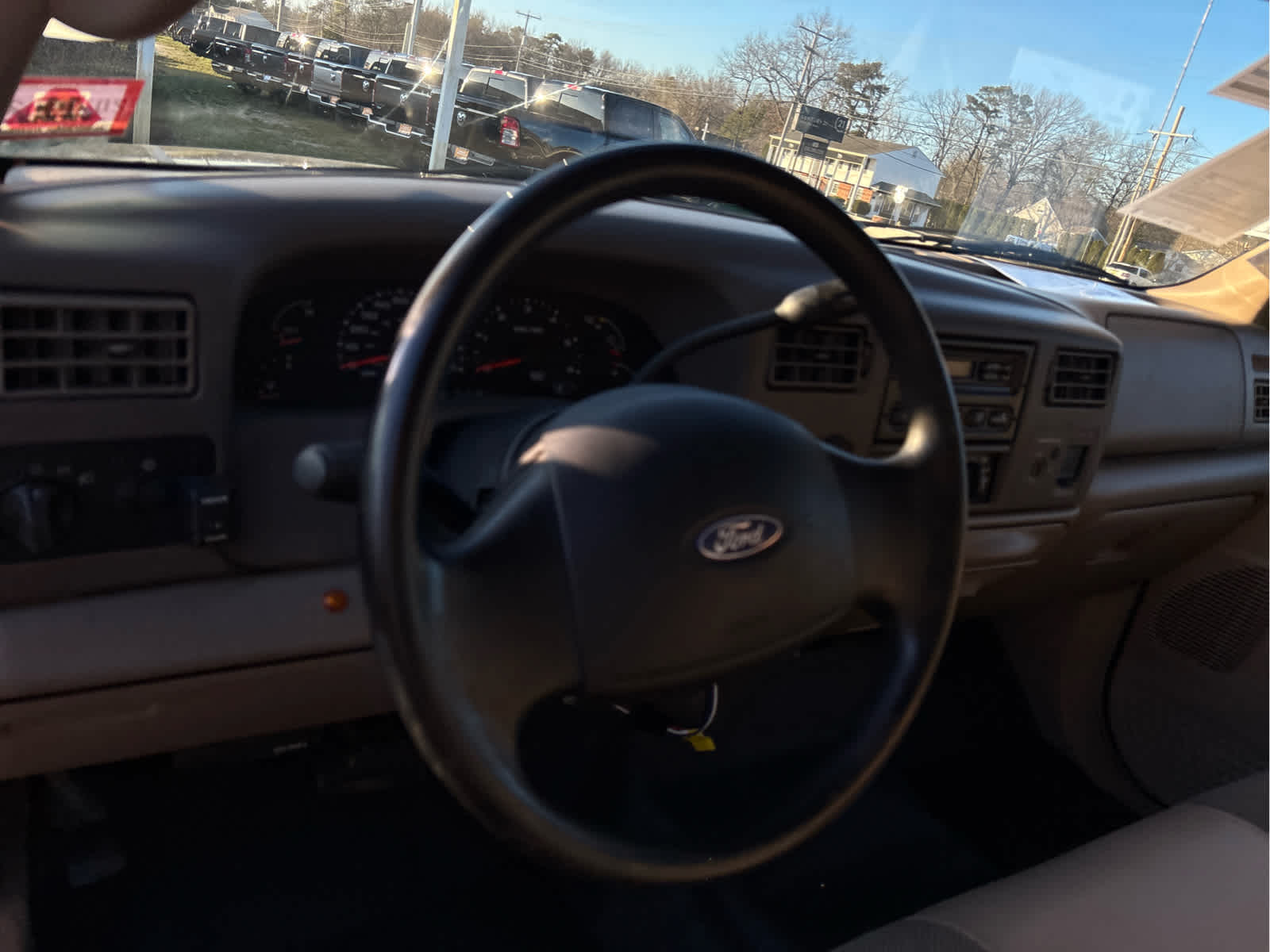 2004 Ford Super Duty F-350 DRW XL