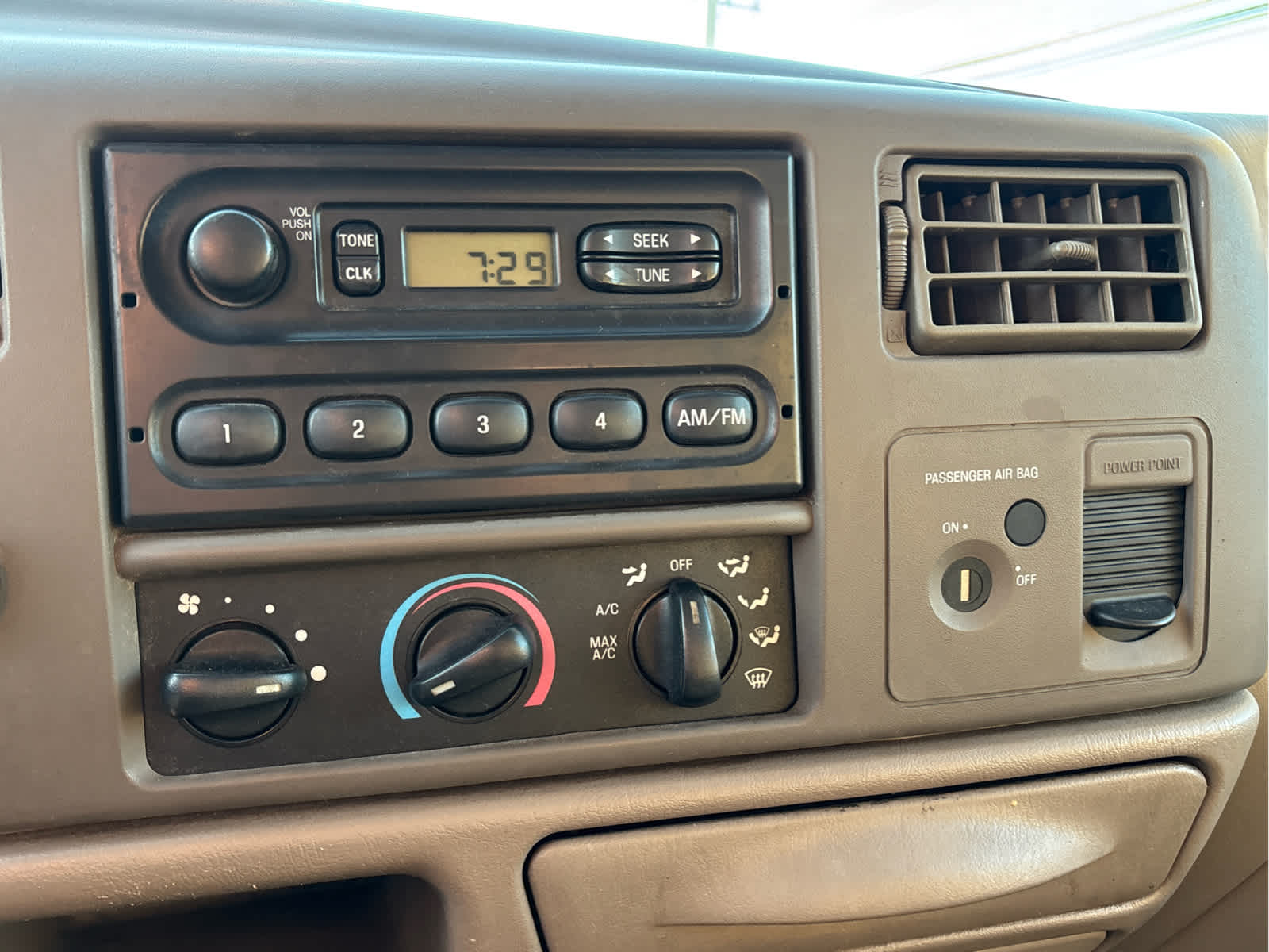 2004 Ford Super Duty F-350 DRW XL